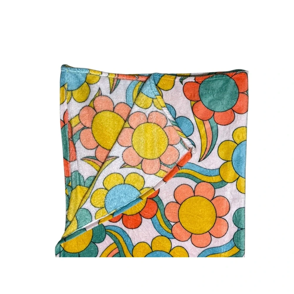 Colorful Flower Print Fleece Throw Blanket Accent Cover Quilt Floral Groovy Boho